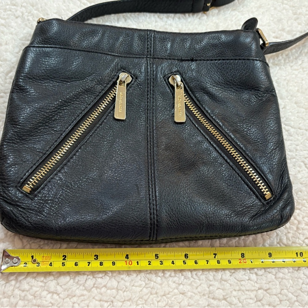 MICHAEL KORS | Black Leather Crossbody Bag - Picture 11 of 13